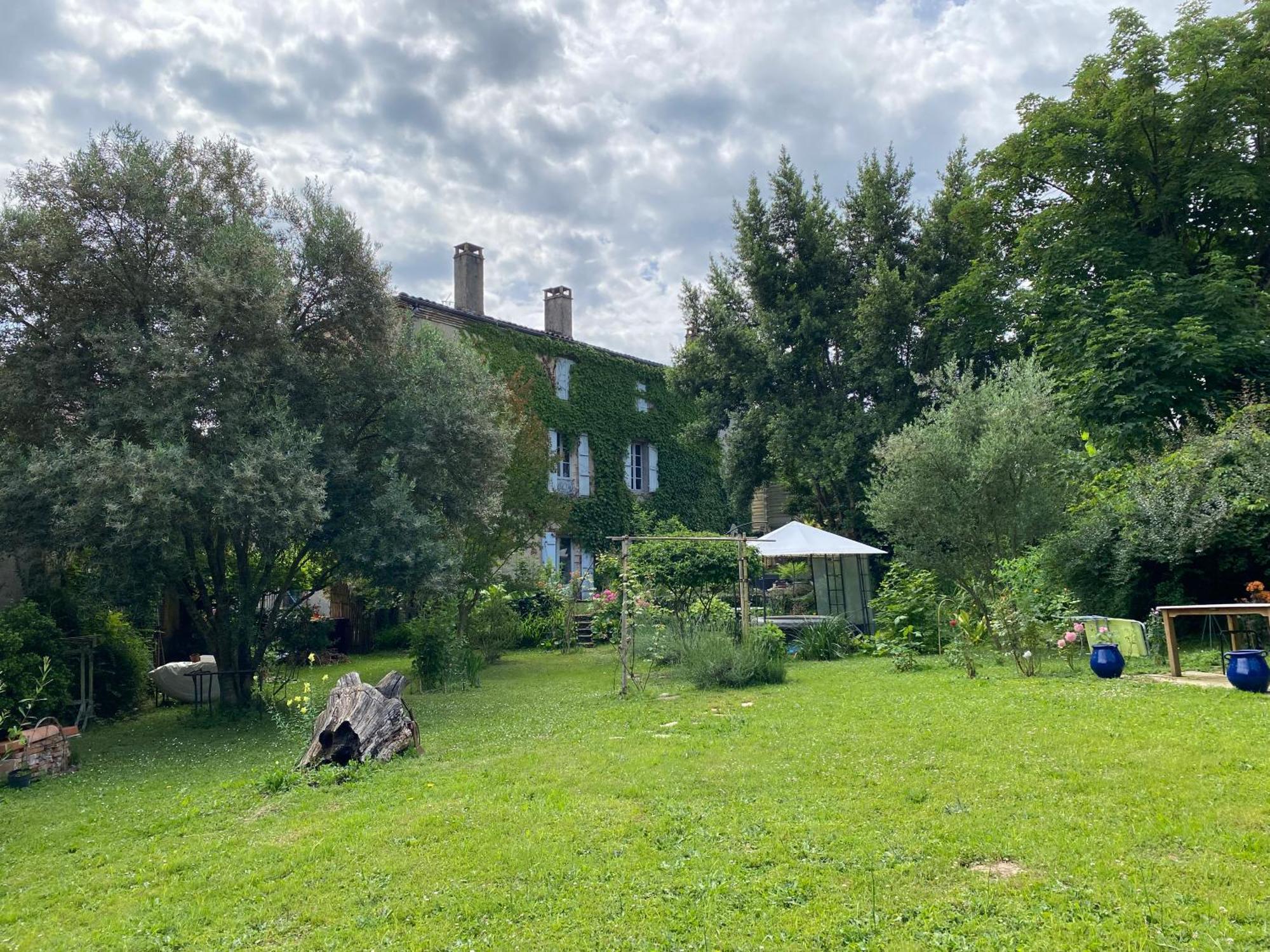 Au Jardin Y Bed & Breakfast Moissac Exterior foto